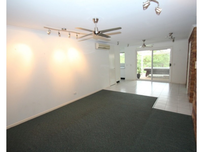 2/5 Glenbrook Drive, Nambour QLD 4560