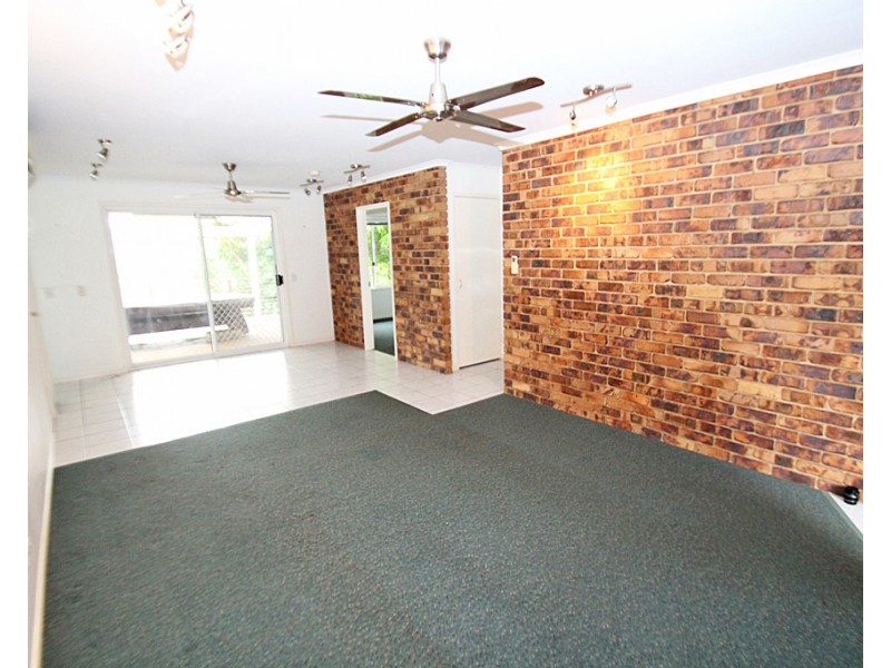 2/5 Glenbrook Drive, Nambour QLD 4560