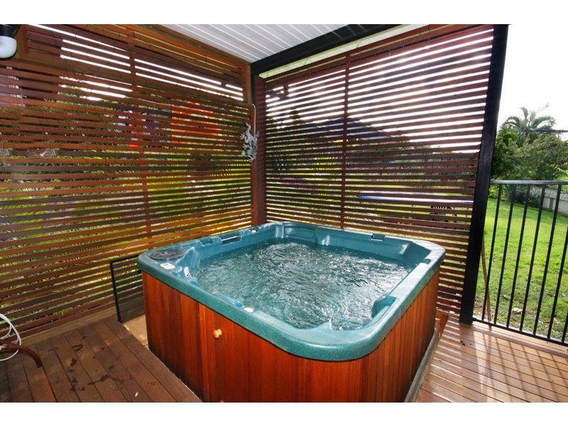 17 Pease Blossom St, Nambour QLD 4560