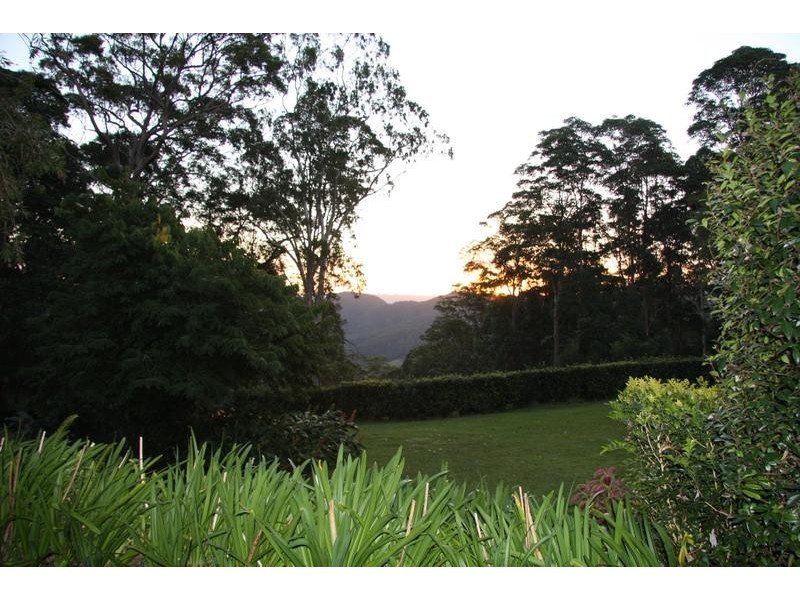 52 Mapleton Falls Rd, Mapleton QLD 4560