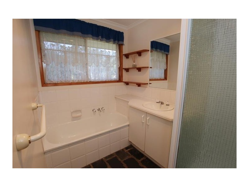 5 Vincent Drive, Nambour QLD 4560