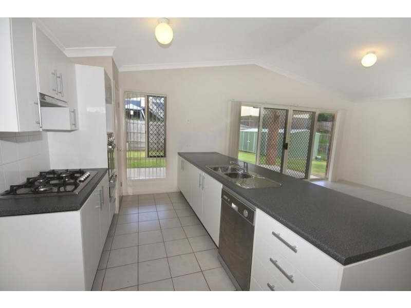 5 Pollys Place, Nambour QLD 4560