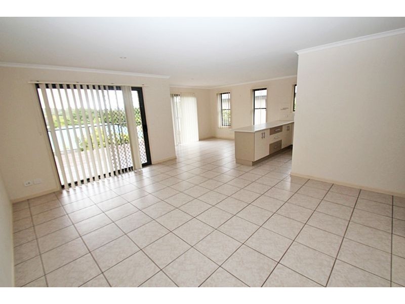 1/13 Dalzell Crt, Nambour QLD 4560