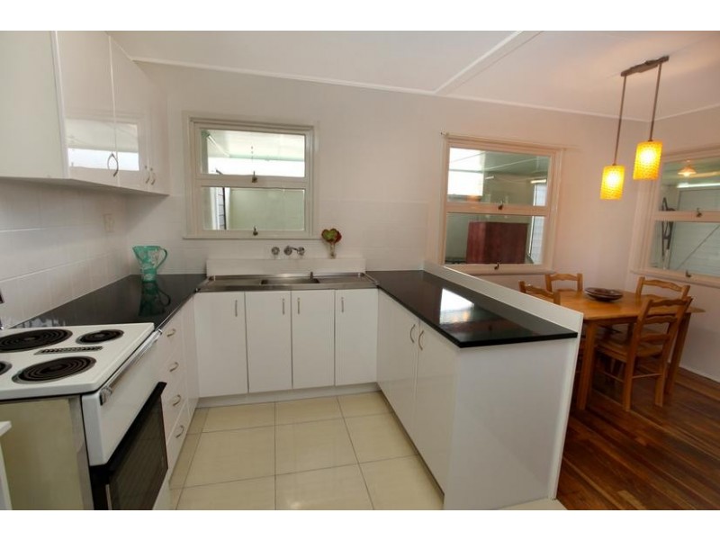 12 Hillcrest Avenue, Nambour QLD 4560