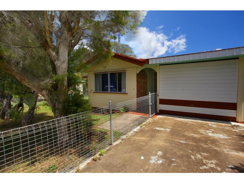 12 Hillcrest Avenue, Nambour QLD 4560