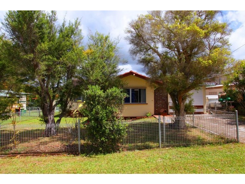 12 Hillcrest Avenue, Nambour QLD 4560