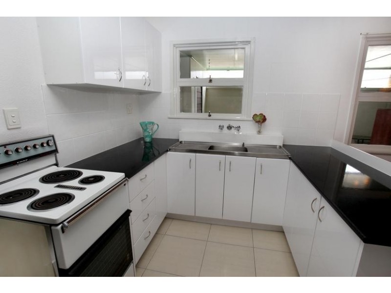 12 Hillcrest Avenue, Nambour QLD 4560
