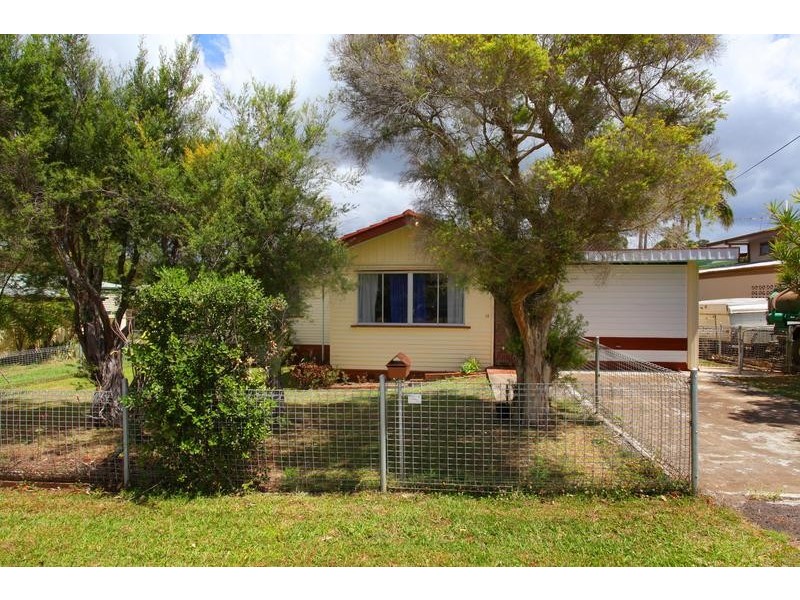 12 Hillcrest Avenue, Nambour QLD 4560