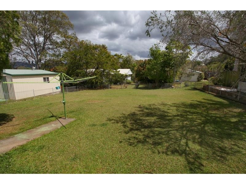 12 Hillcrest Avenue, Nambour QLD 4560