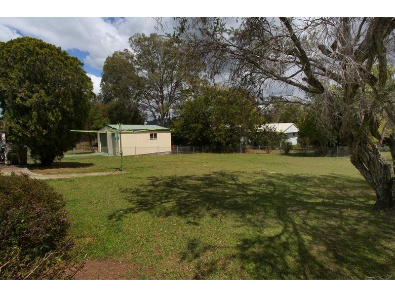 12 Hillcrest Avenue, Nambour QLD 4560