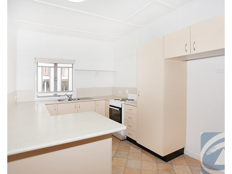 2/81 Coronation Avenue, Nambour QLD 4560