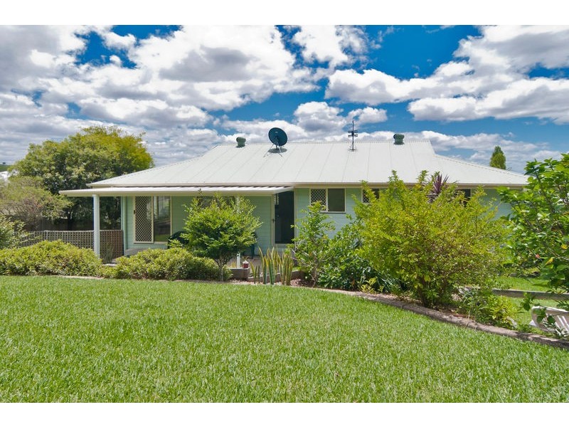 8 Yvonne Street, Nambour QLD 4560