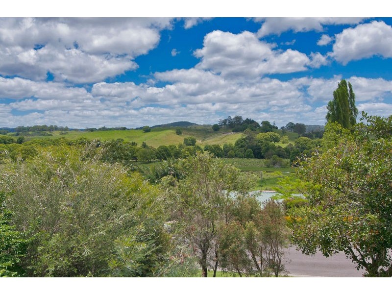 8 Yvonne Street, Nambour QLD 4560
