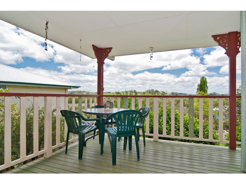 8 Yvonne Street, Nambour QLD 4560