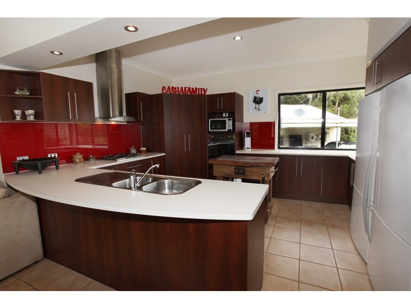 6 Towen Mount Rd, Towen Mountain QLD 4560