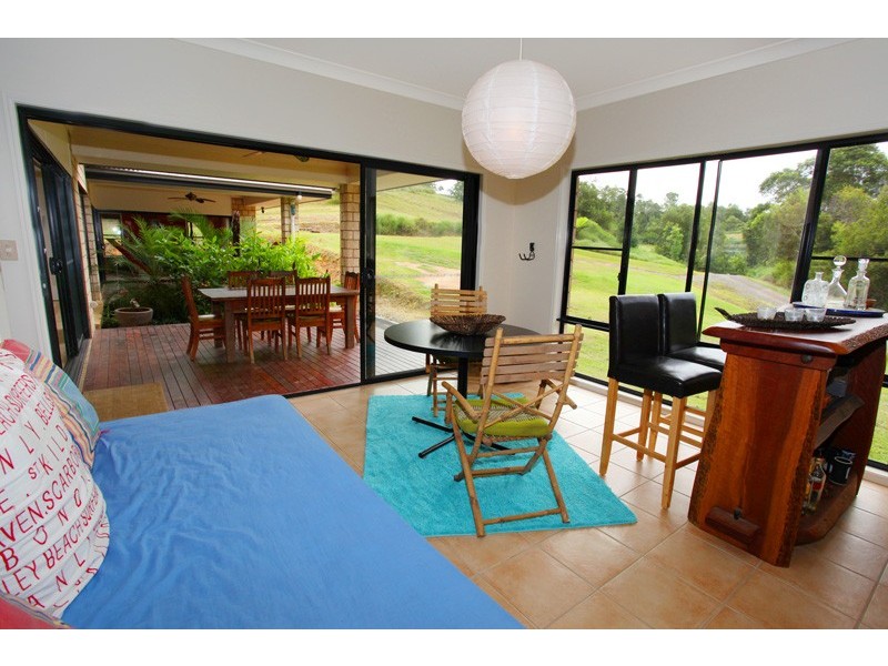 6 Towen Mount Rd, Towen Mountain QLD 4560