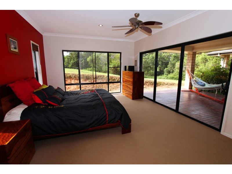 6 Towen Mount Rd, Towen Mountain QLD 4560