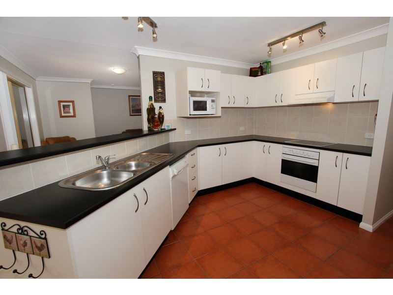 16 Petigrain Ave, Palmwoods QLD 4555