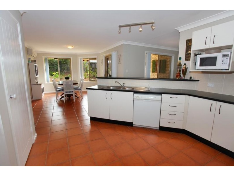 16 Petigrain Ave, Palmwoods QLD 4555