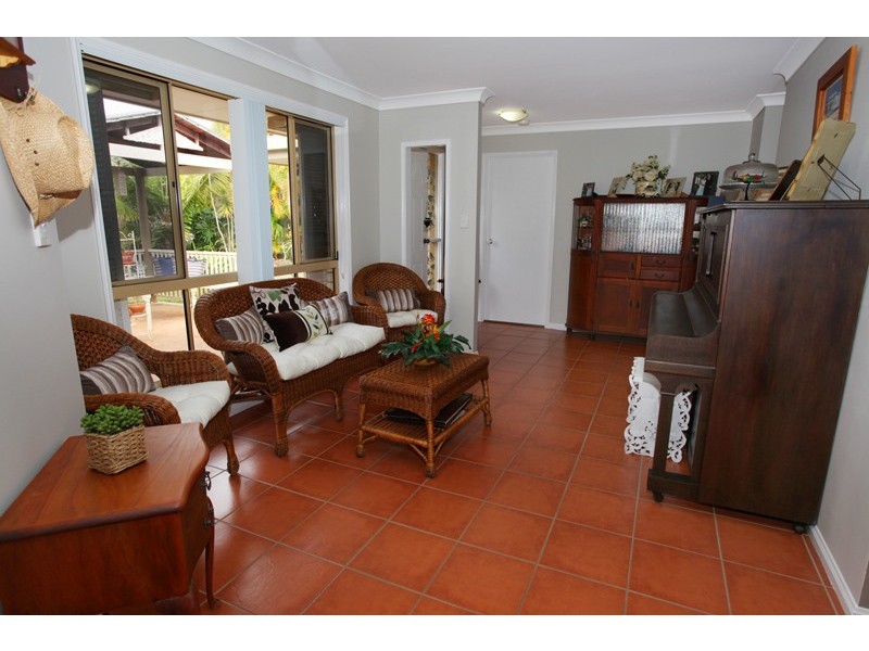 16 Petigrain Ave, Palmwoods QLD 4555