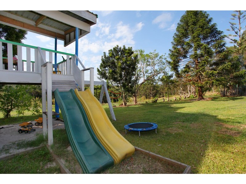 101 Winston Rd, Palmwoods QLD 4555