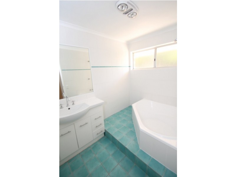 8 Titania Court, Nambour QLD 4560