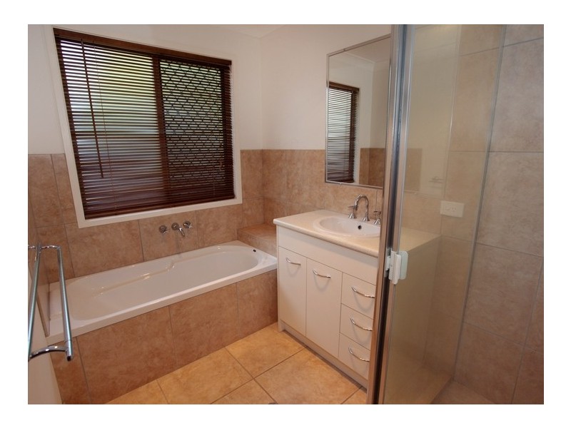 1 Tuckers Creek Drive, Nambour QLD 4560