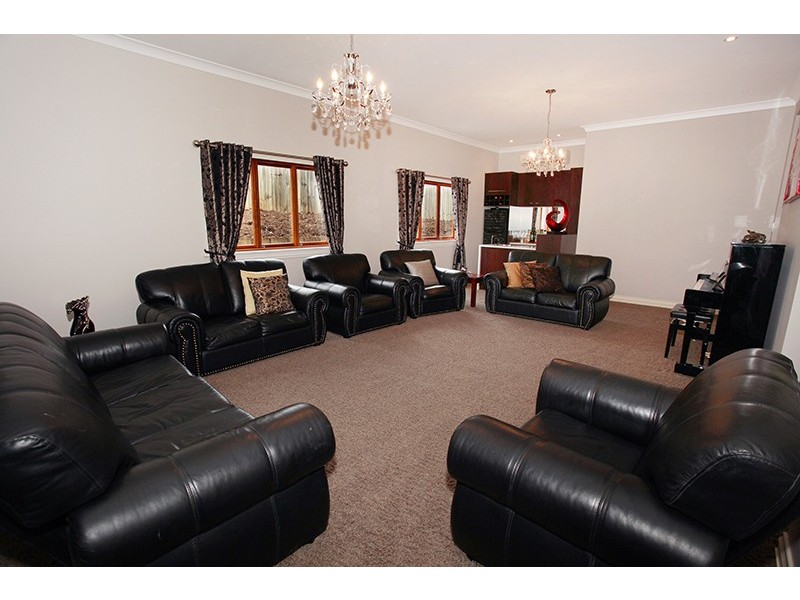 110 Nambour Mapleton Rd, Nambour QLD 4560