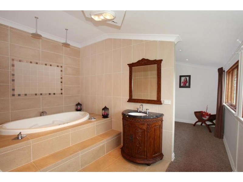 110 Nambour Mapleton Rd, Nambour QLD 4560