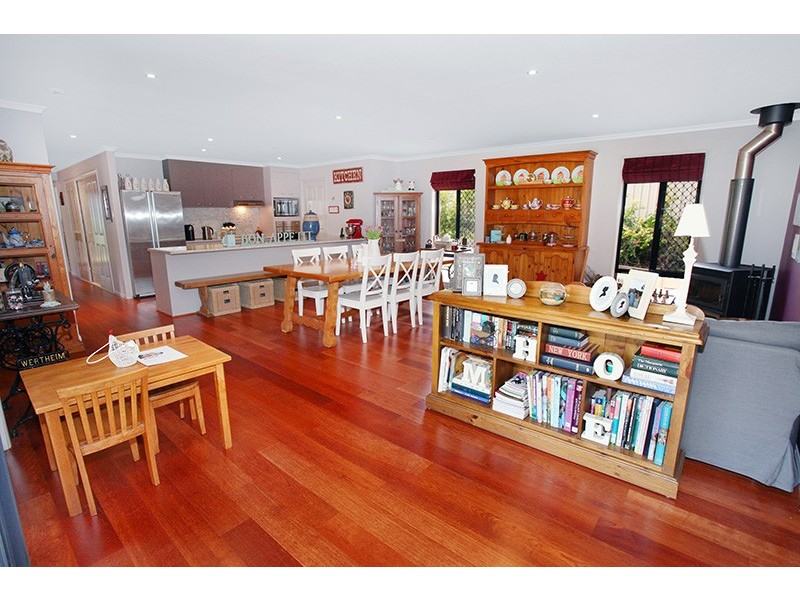 43 The Parkway Place, Mapleton QLD 4560