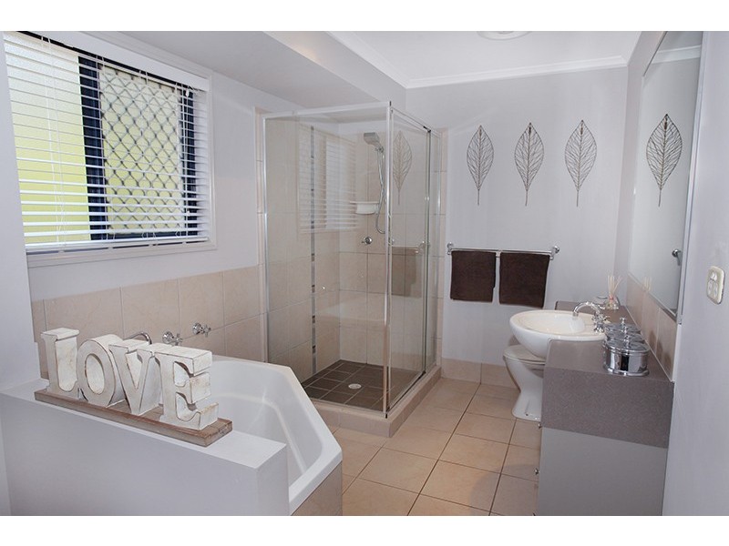 43 The Parkway Place, Mapleton QLD 4560