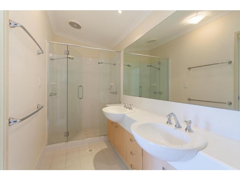 7 Samuel Place, Sinnamon Park QLD 4073