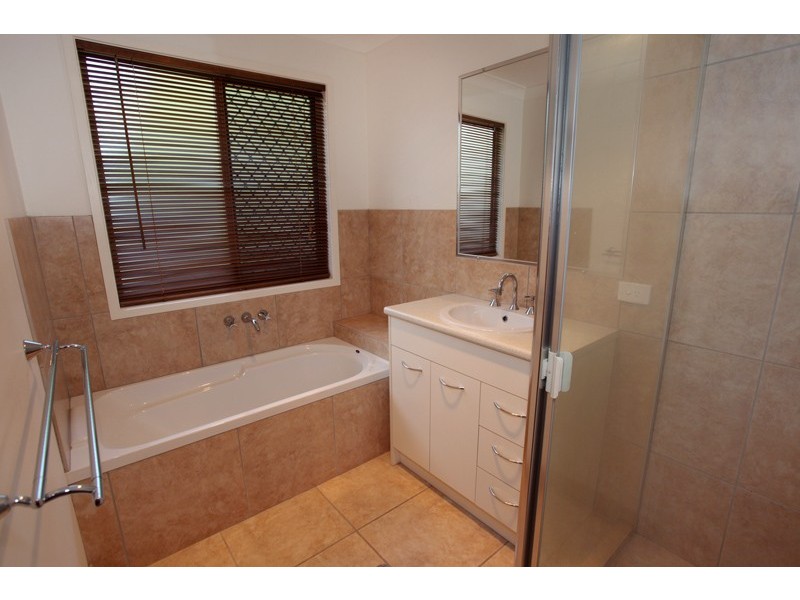 1 Tuckers Creek Dve, Nambour QLD 4560