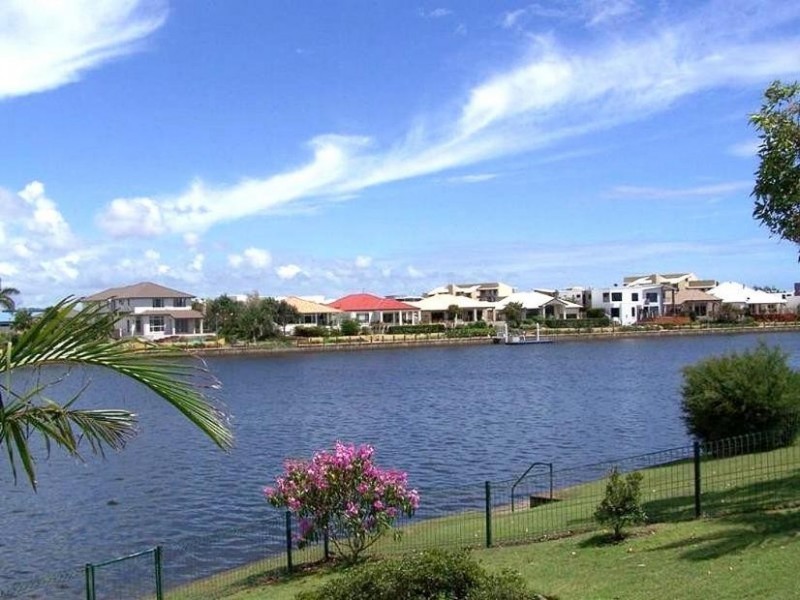 203/4 Melody Crt, Warana QLD 4575