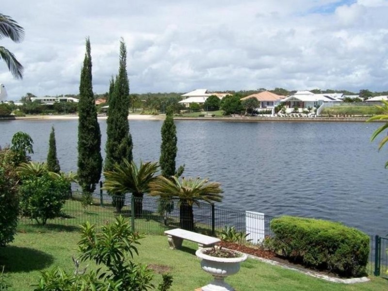 203/4 Melody Crt, Warana QLD 4575