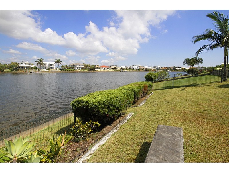 203/4 Melody Crt, Warana QLD 4575