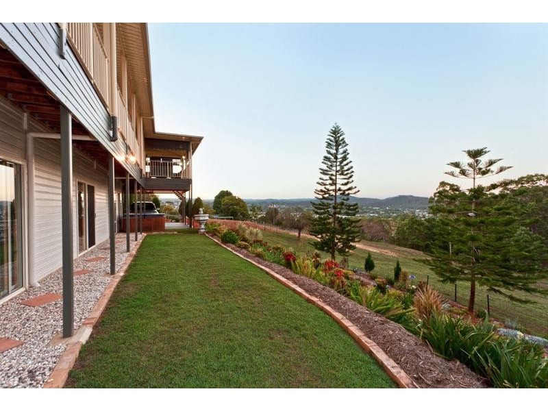 33 Panorama Dve, Nambour QLD 4560