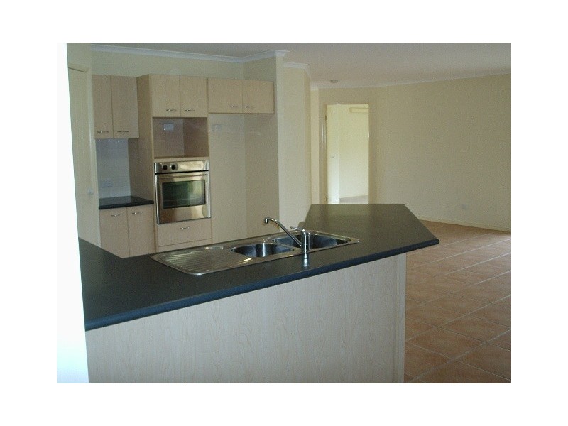 5 Robertson Drive, Burnside QLD 4560