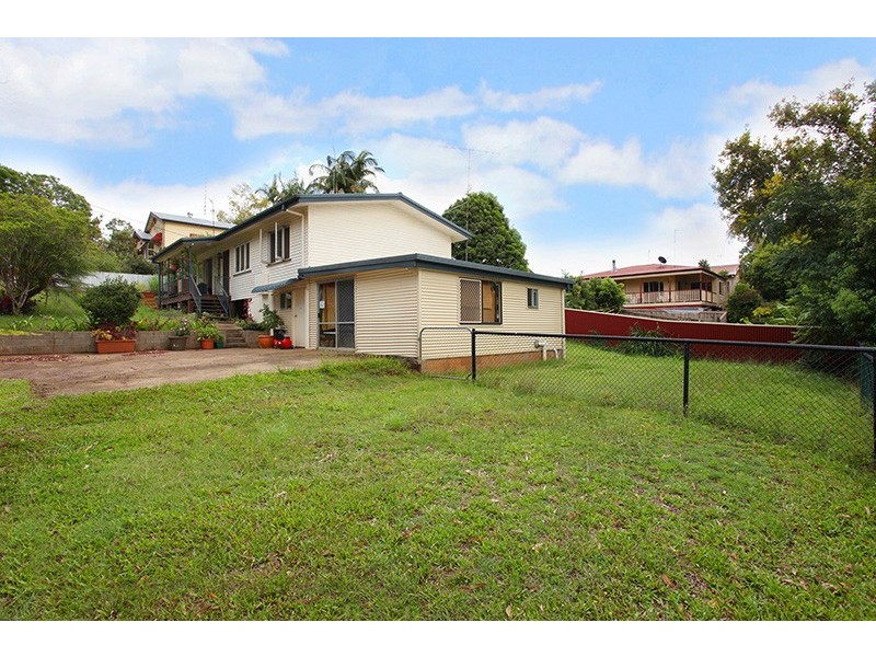 4 Hill Street, Palmwoods QLD 4555