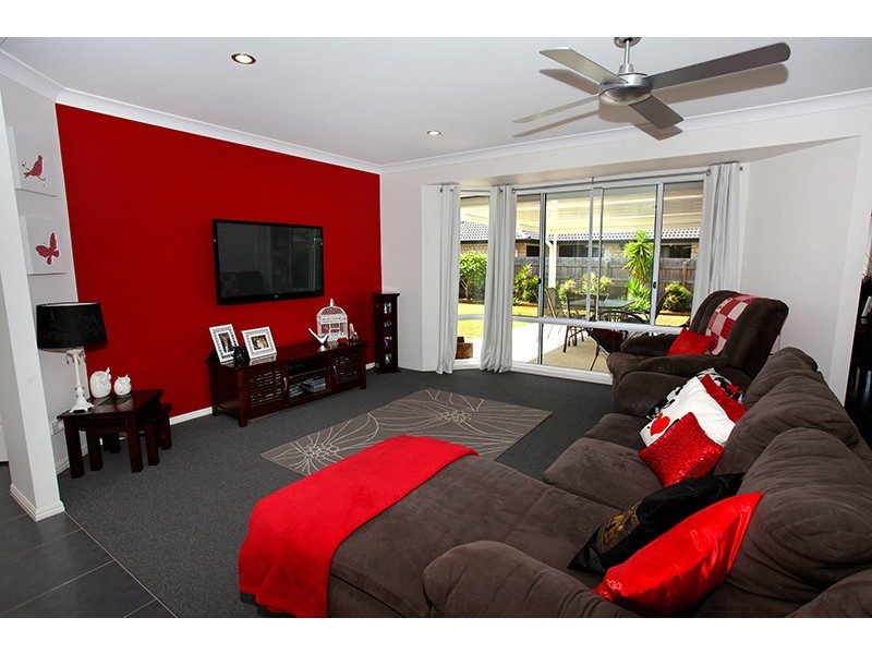 4 Griffin Place, Coes Creek QLD 4560