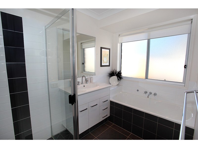 4 Griffin Place, Coes Creek QLD 4560