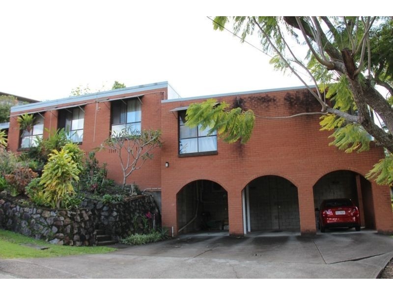 2/11 Sapphire Drive, Nambour QLD 4560