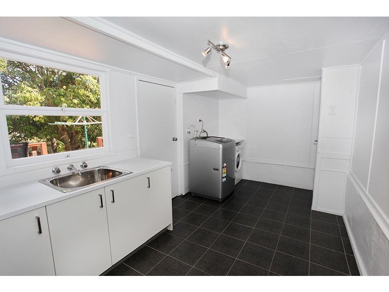 11 Mount Pleasant Rd, Nambour QLD 4560