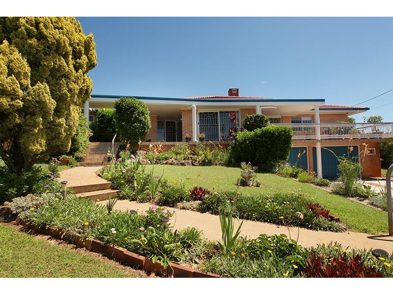 13 Bambaroo Cl, Nambour QLD 4560