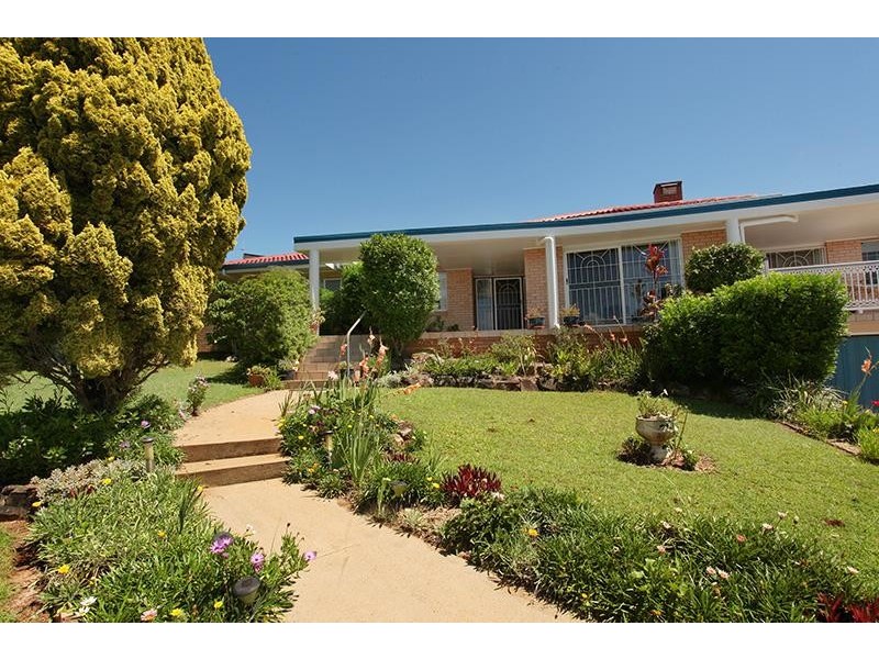 13 Bambaroo Cl, Nambour QLD 4560