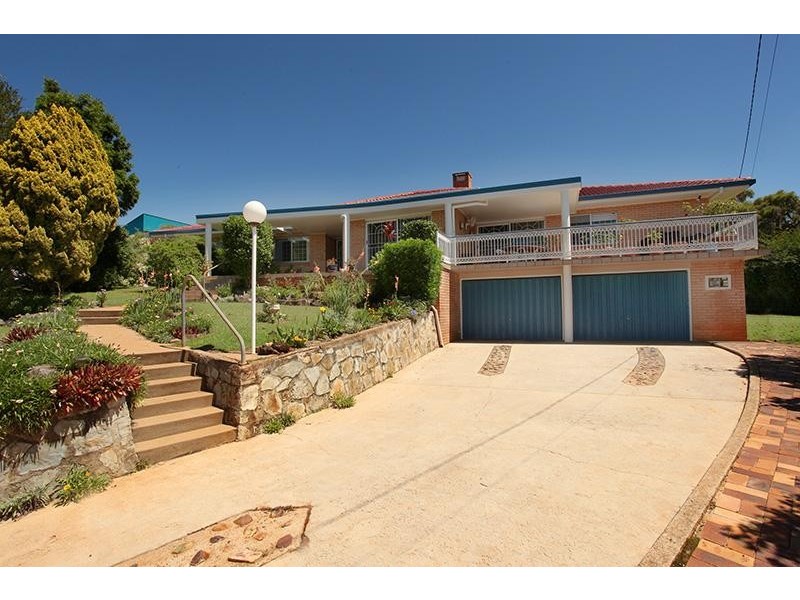 13 Bambaroo Cl, Nambour QLD 4560