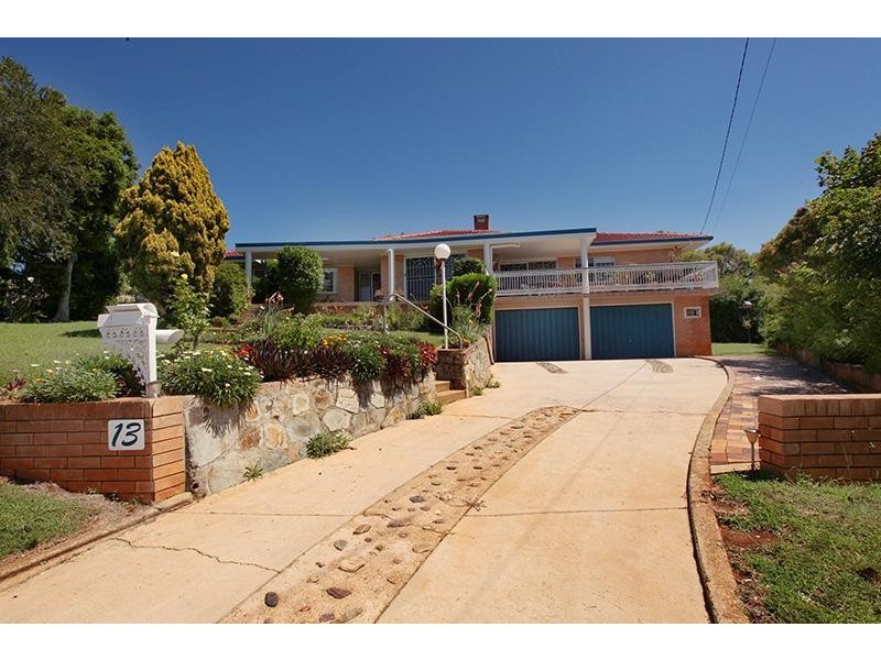 13 Bambaroo Cl, Nambour QLD 4560