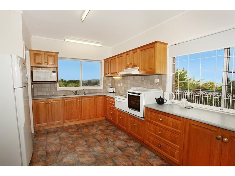 13 Bambaroo Cl, Nambour QLD 4560