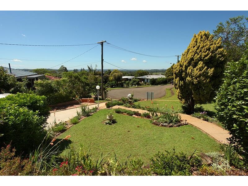 13 Bambaroo Cl, Nambour QLD 4560