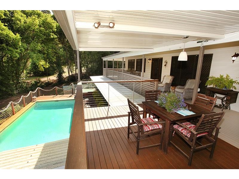 4 Paradise Place, Nambour QLD 4560